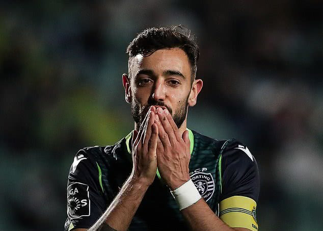 曼联窗口期更衣室发声，志在法甲名次提升，球迷炸锅，赛程密集仍需轮换