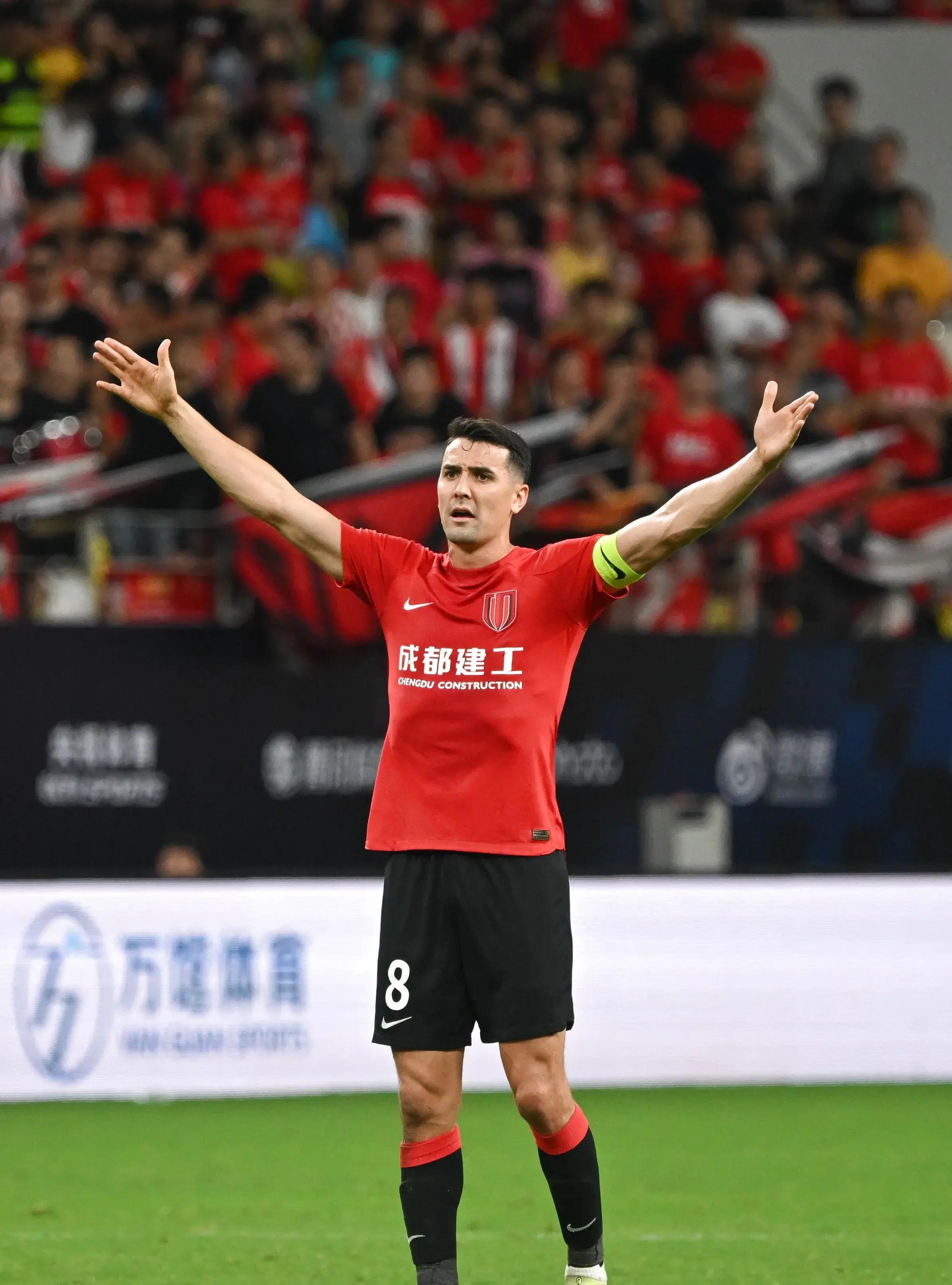 荷甲冲刺阶段再迎强敌；曼城回应争议；主帅态度：更衣室稳定；细节决定成败